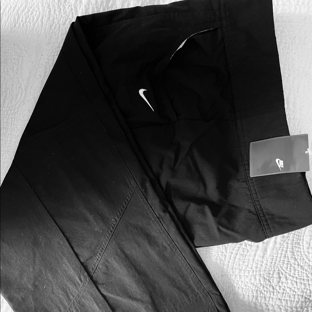 🔥NWT🔥Nike 🔥BLACK 🔥capris🔥 cargoes🔥